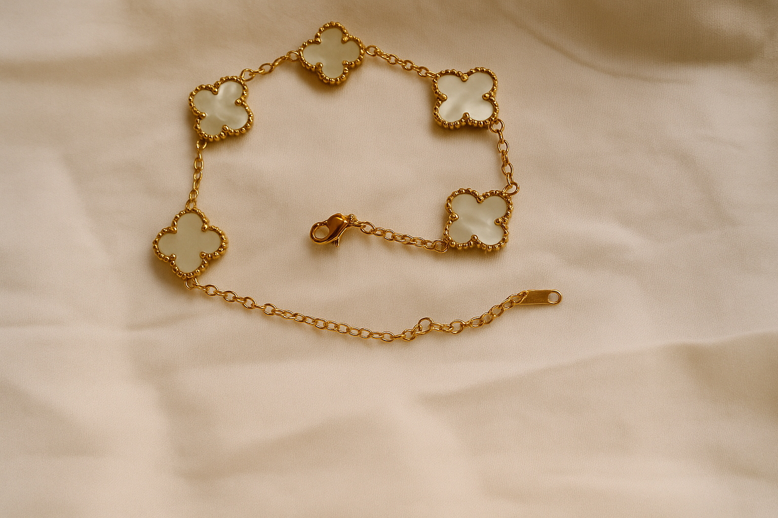 Anti tarnish Gold bracelet with clover-shaped charms 
